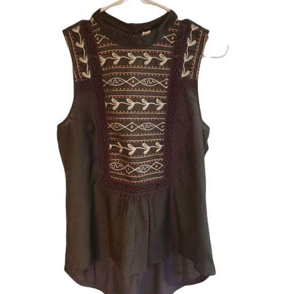 Tiny Woman's Embroidered Top - Picture 2 of 14